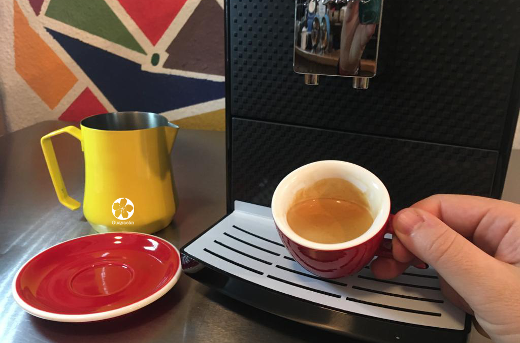 Superautomática, la cafetera que muele el café al momento y más